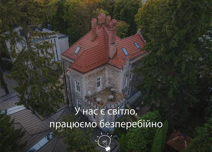 Lion\'S Castle Hotel