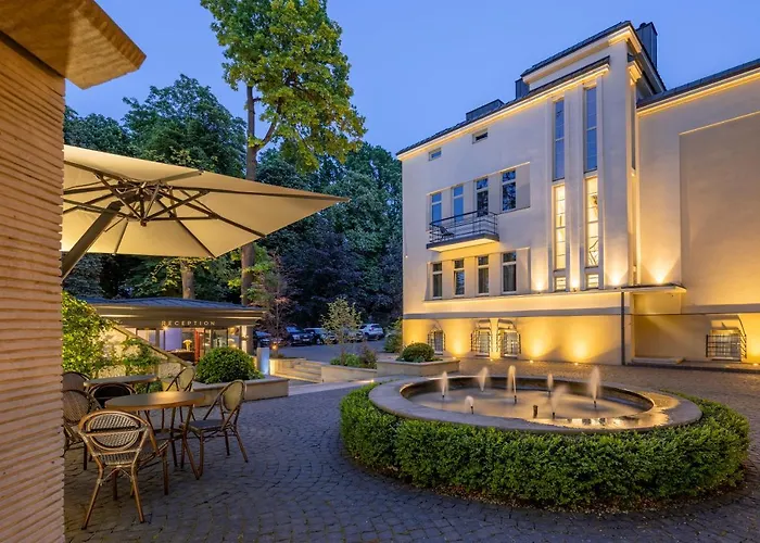 Lion\'S Castle Hotel