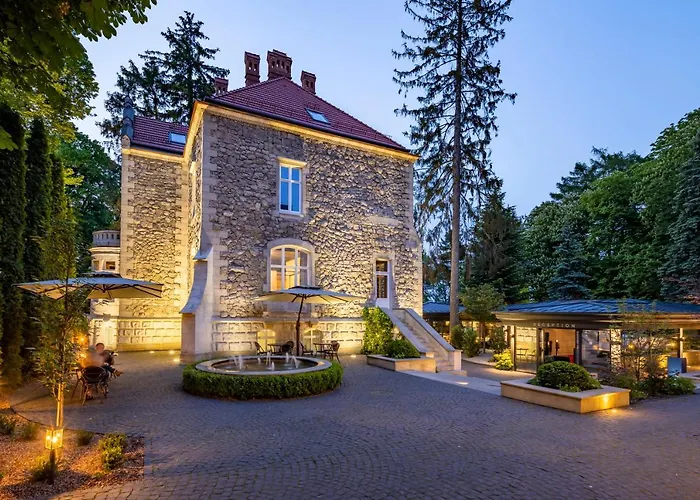 Lion\'S Castle Hotel