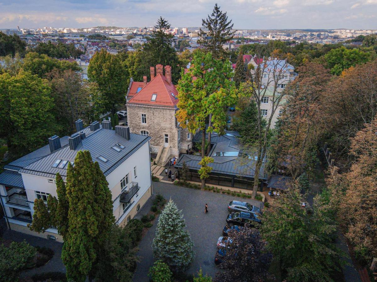 Hotel Lion's Castle