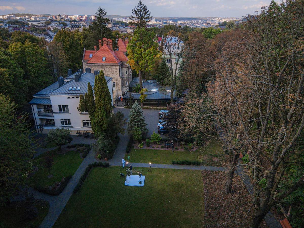 Lion's Castle Hotel 4*