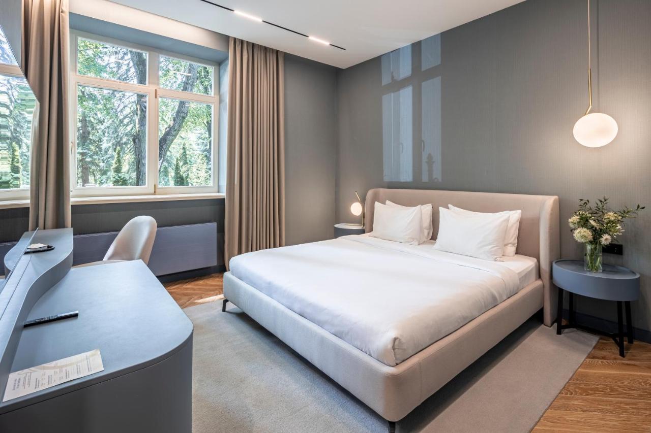 Hotel Lion's Castle 4*
