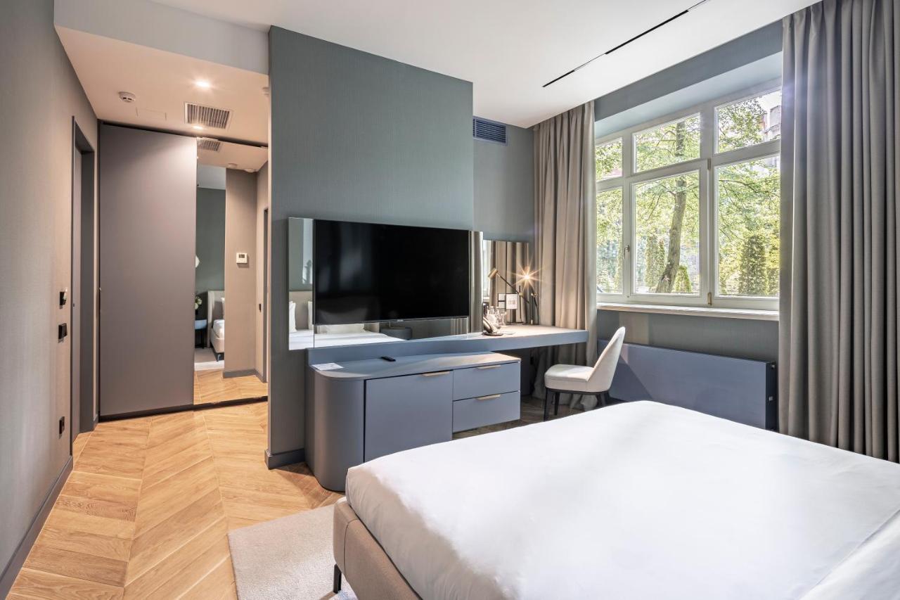 Hotel Lion's Castle 4*