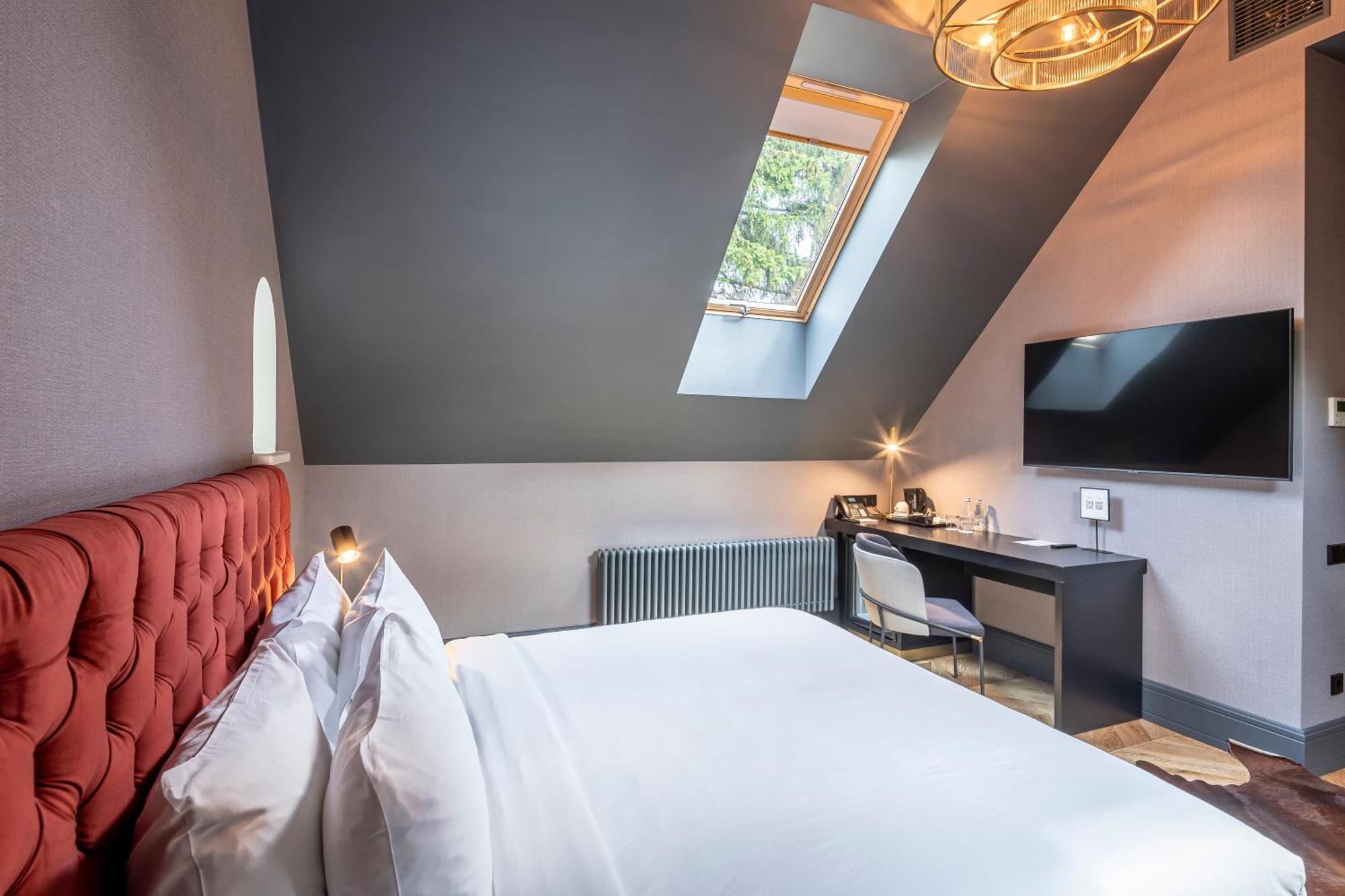 Lion's Castle Hotel 4*