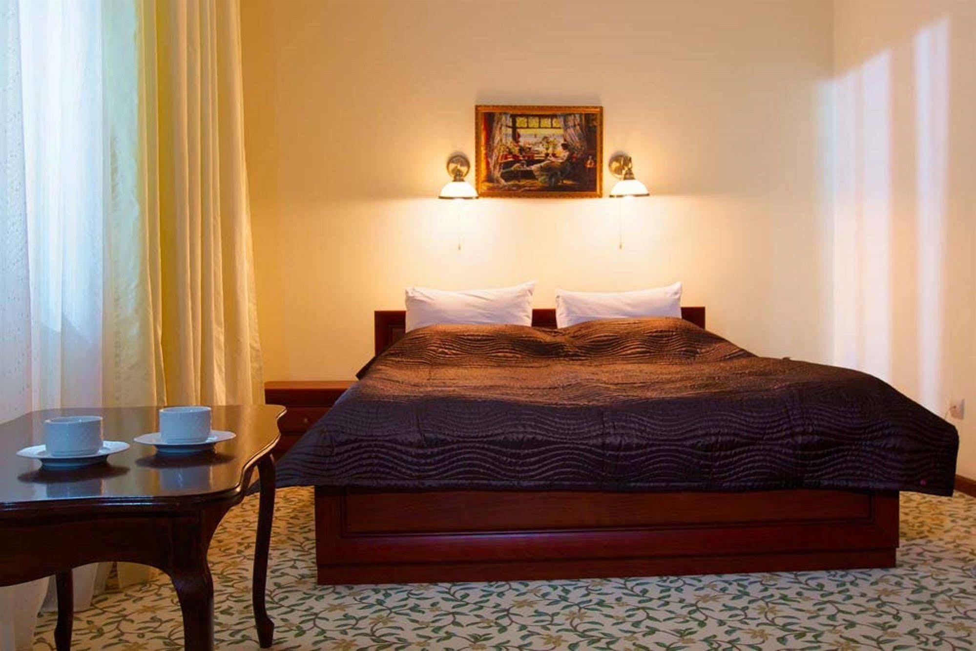 Lion's Castle Hotel